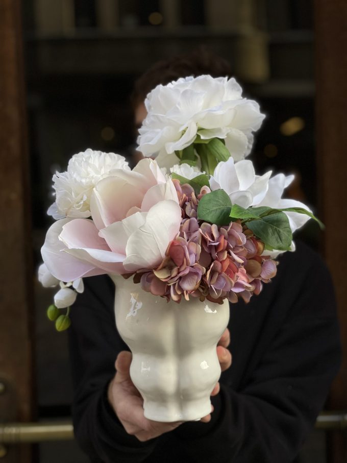 Mākslīgo ziedu kompozīcija "Magnolia"