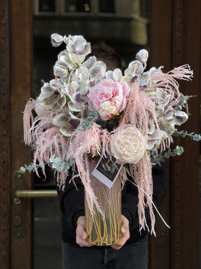 Mākslīgo ziedu kompozīcija "Airy Pink"
